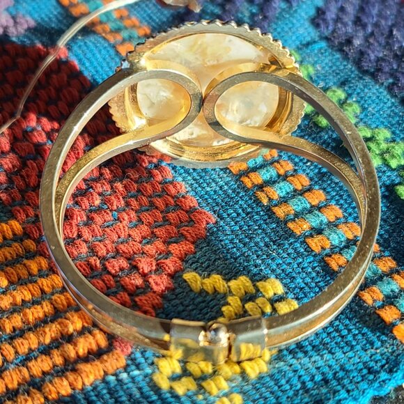 Vintage Yellow & White Plume Agate Stone, Gold Finish Metal , Clamper Bracelet - Picture 3 of 4